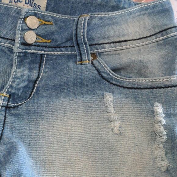 TRUE BLISS Distressed Denim Jean Shorts Size 5 - Picture 3 of 8